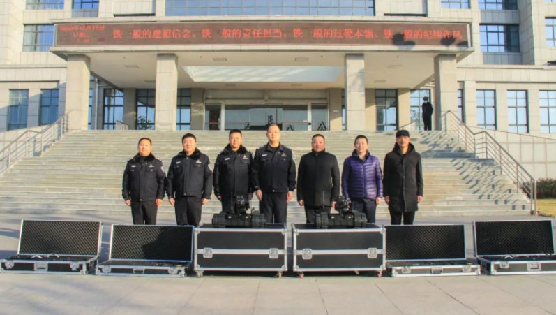 卫华集团两台排爆机器人顺利交付长垣市公安局！